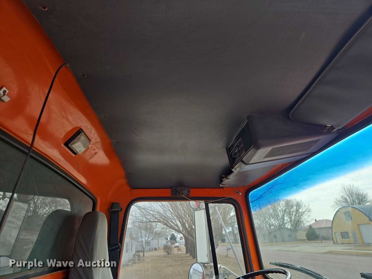 image for item EV5515 1991 Ford LT8000 dump truck