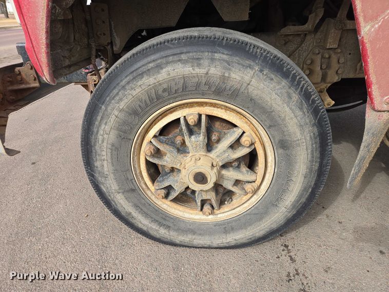 image for item EV5515 1991 Ford LT8000 dump truck