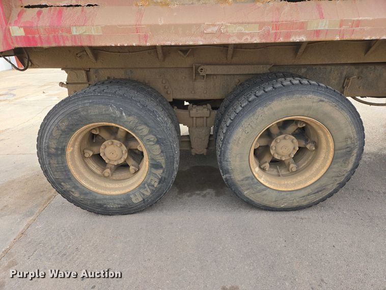 image for item EV5515 1991 Ford LT8000 dump truck