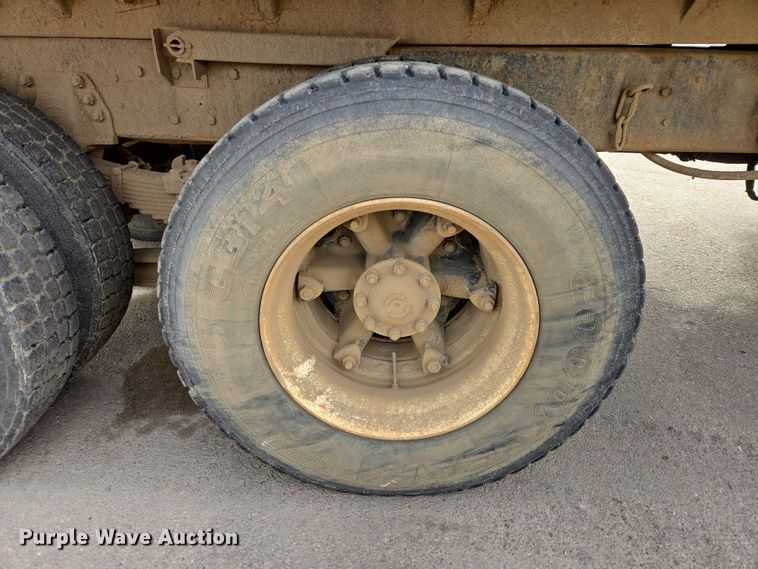 image for item EV5515 1991 Ford LT8000 dump truck