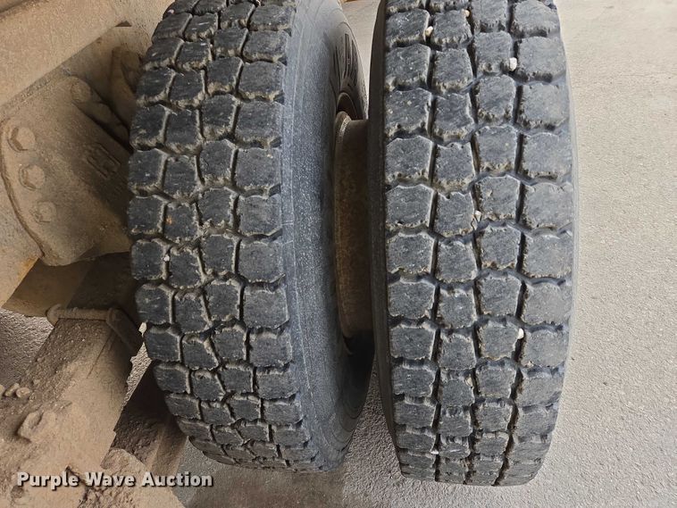 image for item EV5515 1991 Ford LT8000 dump truck