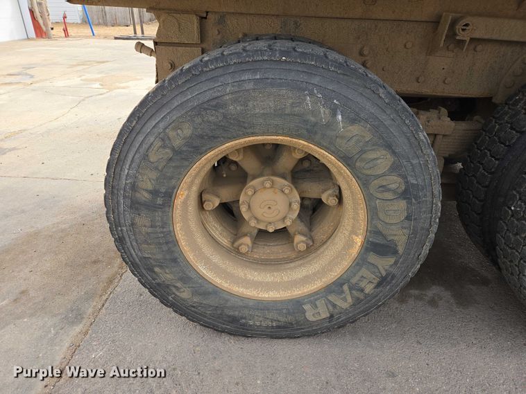 image for item EV5515 1991 Ford LT8000 dump truck