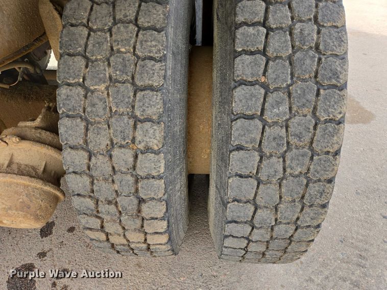 image for item EV5515 1991 Ford LT8000 dump truck