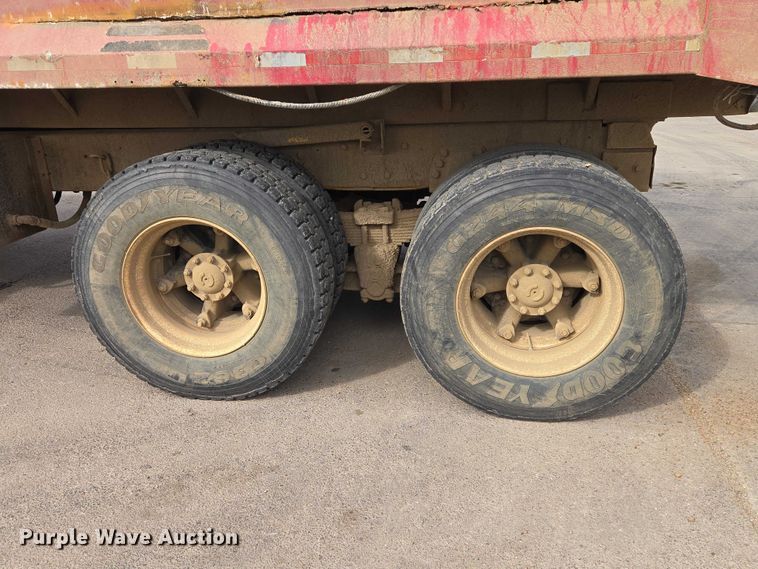 image for item EV5515 1991 Ford LT8000 dump truck