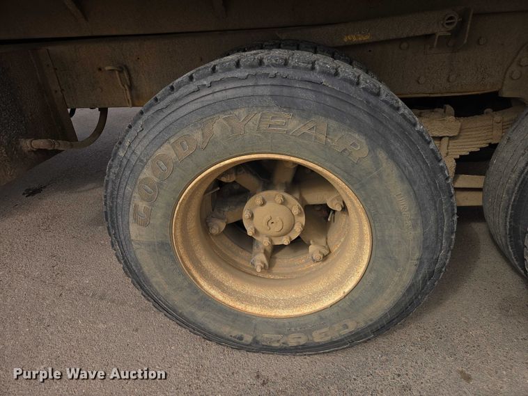 image for item EV5515 1991 Ford LT8000 dump truck