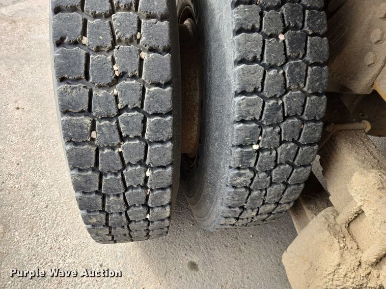 image for item EV5515 1991 Ford LT8000 dump truck