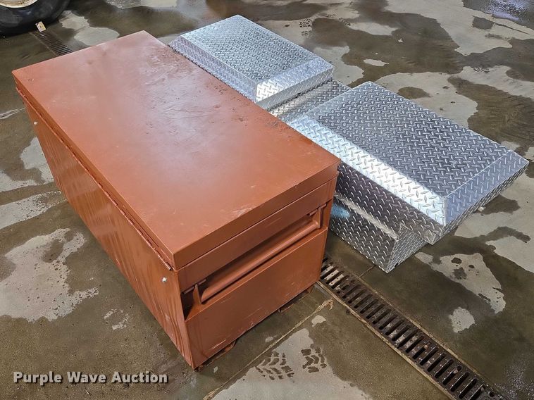 image for item EV5519 (2) toolboxes