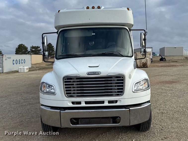 image for item FB0939 2008 Freightliner Business class M2 shuttle bus
