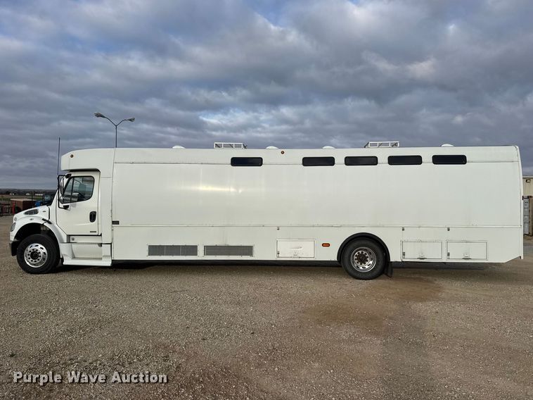 image for item FB0939 2008 Freightliner Business class M2 shuttle bus