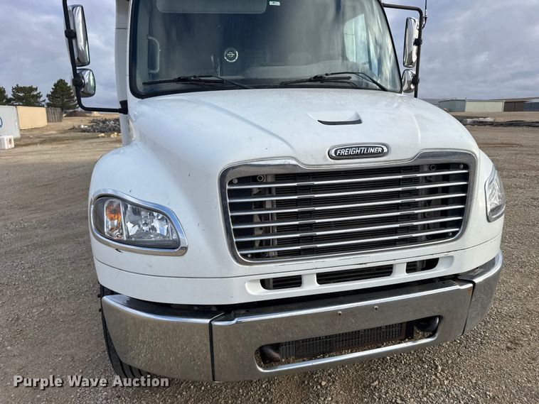 image for item FB0939 2008 Freightliner Business class M2 shuttle bus