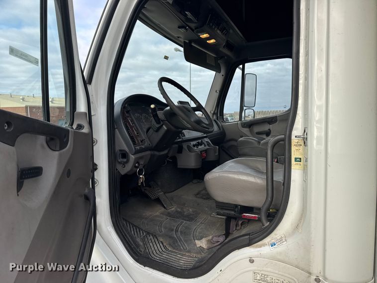 image for item FB0939 2008 Freightliner Business class M2 shuttle bus