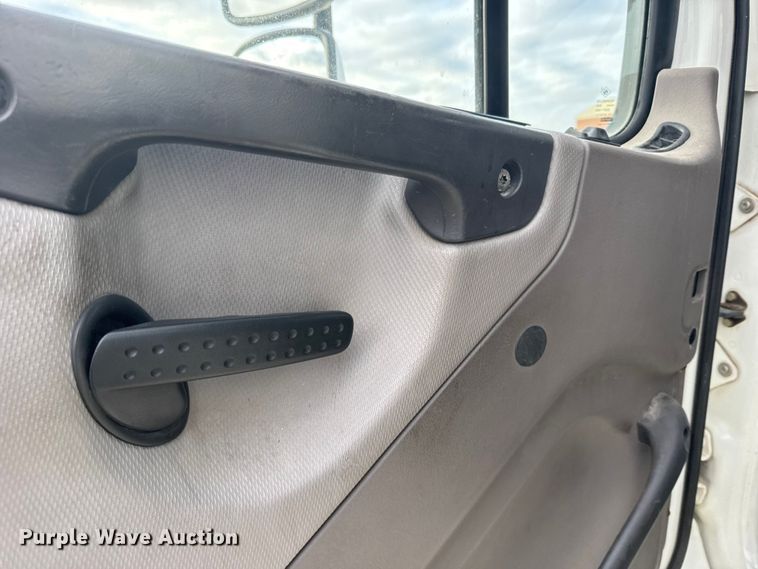 image for item FB0939 2008 Freightliner Business class M2 shuttle bus