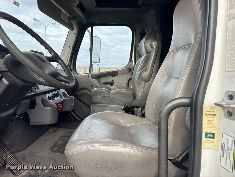 image for item FB0939 2008 Freightliner Business class M2 shuttle bus