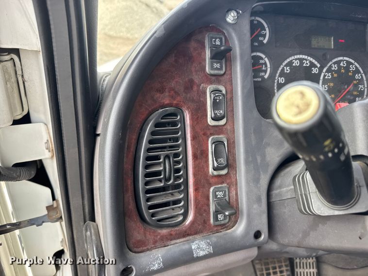 image for item FB0939 2008 Freightliner Business class M2 shuttle bus