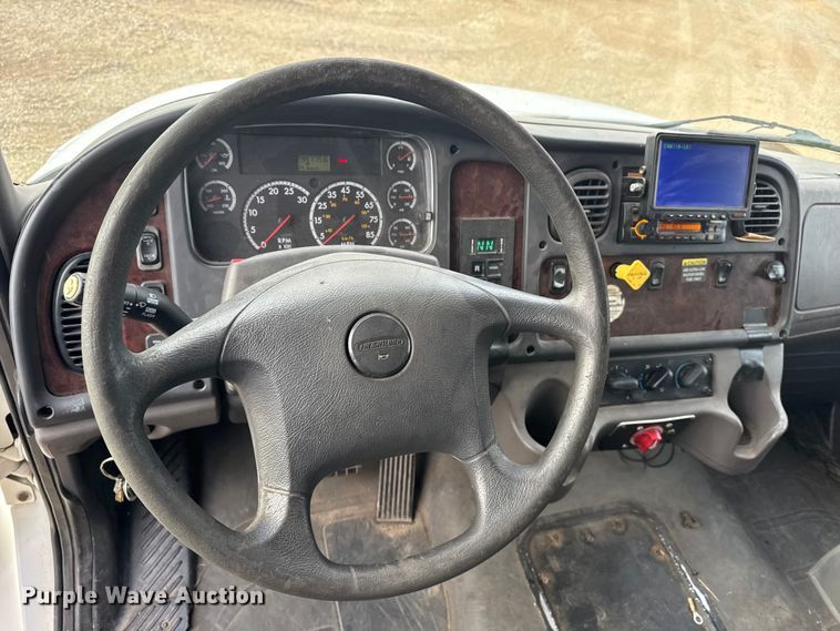 image for item FB0939 2008 Freightliner Business class M2 shuttle bus