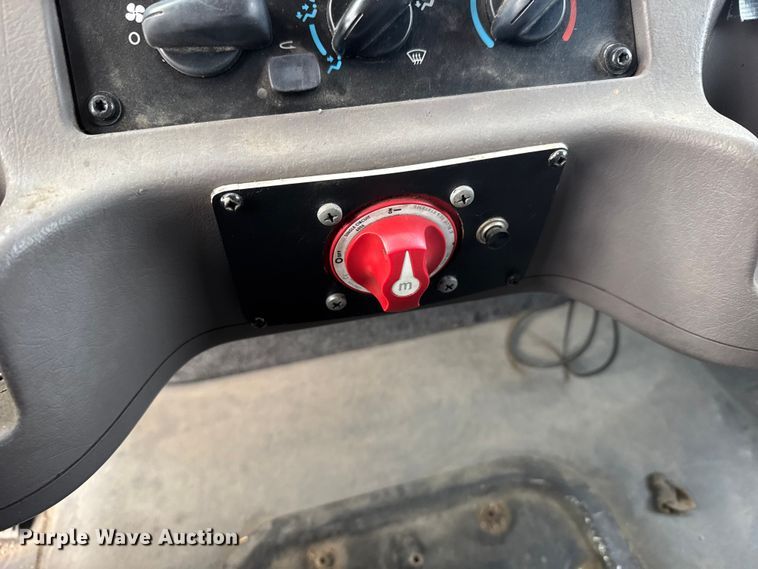 image for item FB0939 2008 Freightliner Business class M2 shuttle bus