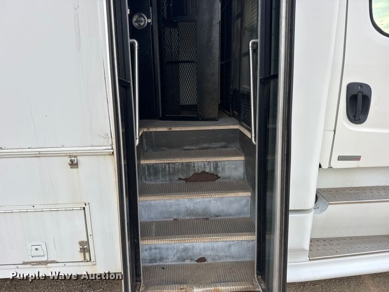 image for item FB0939 2008 Freightliner Business class M2 shuttle bus