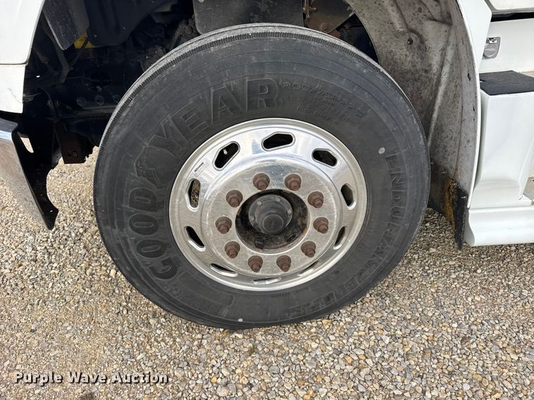 image for item FB0939 2008 Freightliner Business class M2 shuttle bus