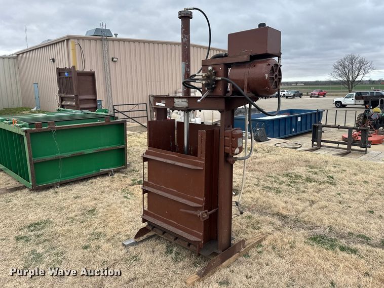 image for item FB0941 Consolidated 514 cardboard baler