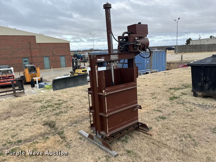 image for item FB0941 Consolidated 514 cardboard baler