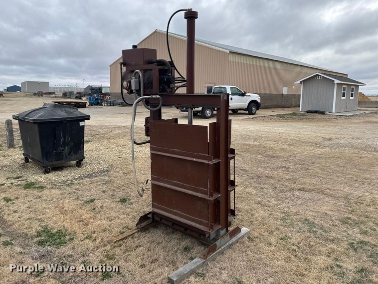 image for item FB0941 Consolidated 514 cardboard baler