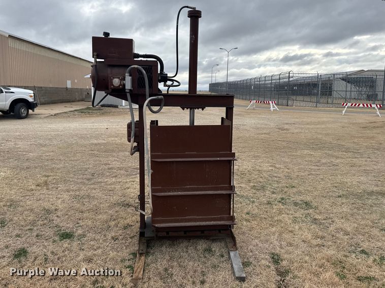 image for item FB0941 Consolidated 514 cardboard baler