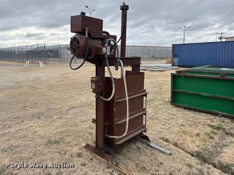 image for item FB0941 Consolidated 514 cardboard baler