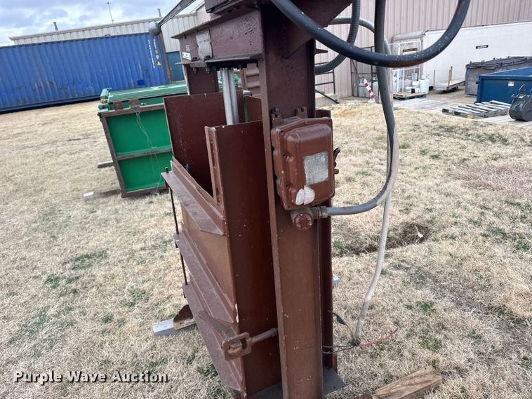 image for item FB0941 Consolidated 514 cardboard baler