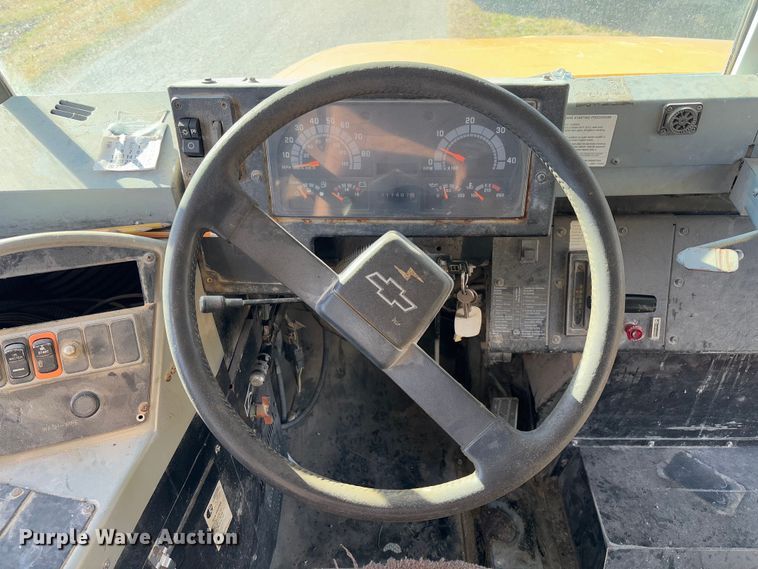 image for item FB3136 2001 Chevrolet Blue Bird school bus