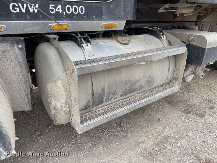 image for item FB3150 1989 Peterbilt 378 dump truck