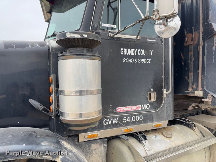 image for item FB3150 1989 Peterbilt 378 dump truck