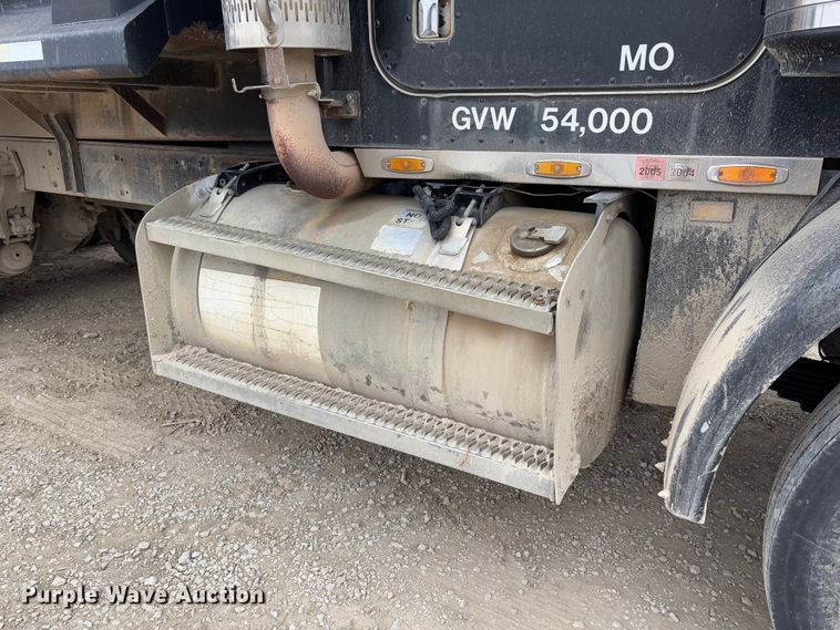 image for item FB3150 1989 Peterbilt 378 dump truck