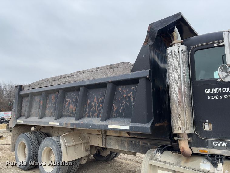 image for item FB3150 1989 Peterbilt 378 dump truck