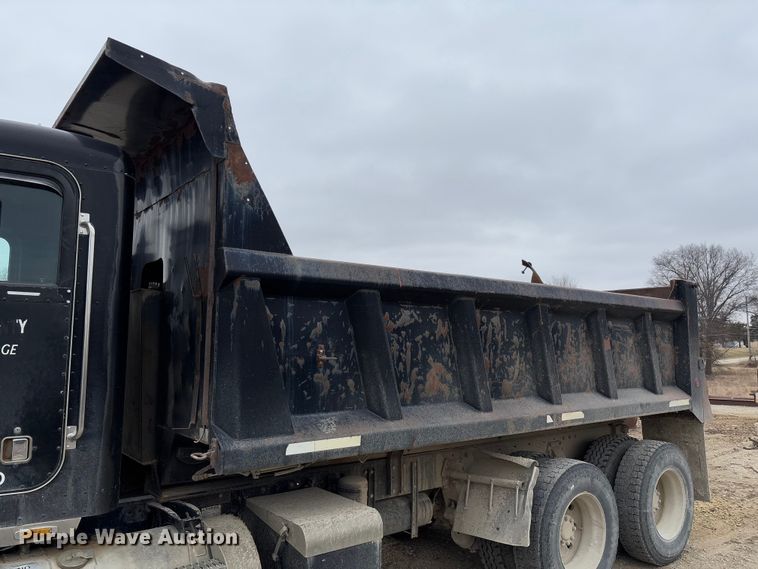 image for item FB3150 1989 Peterbilt 378 dump truck