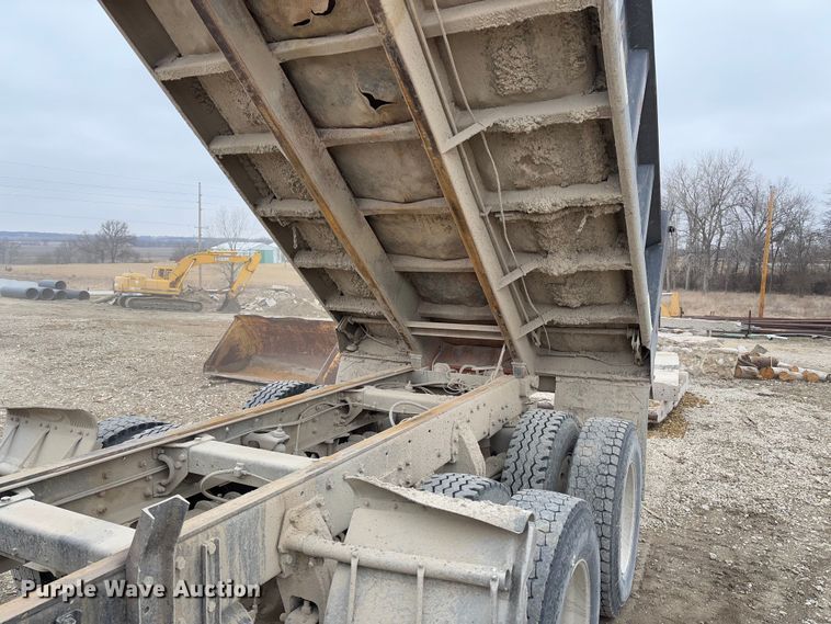 image for item FB3150 1989 Peterbilt 378 dump truck