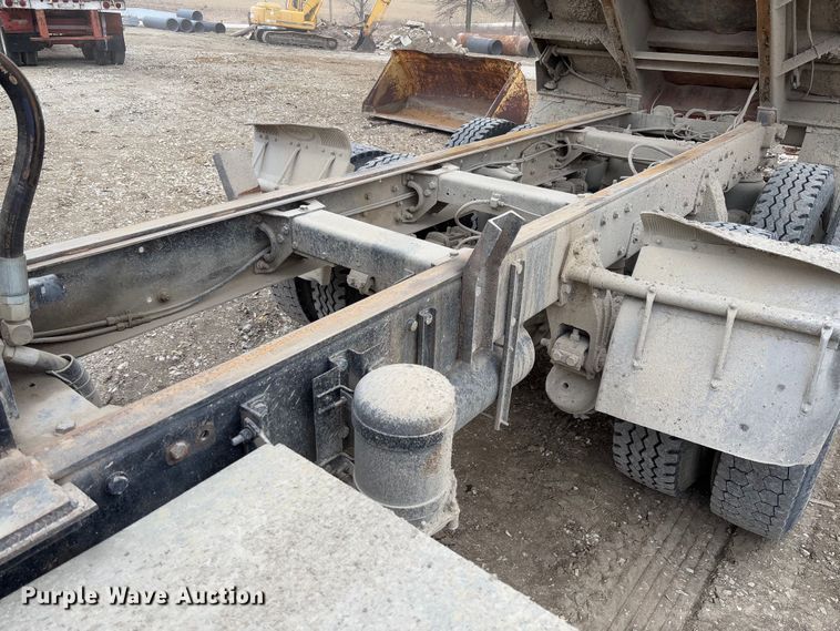 image for item FB3150 1989 Peterbilt 378 dump truck