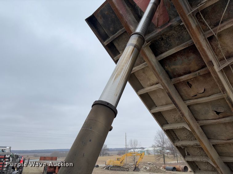 image for item FB3150 1989 Peterbilt 378 dump truck