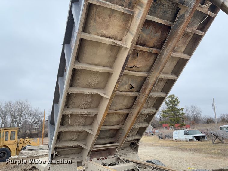 image for item FB3150 1989 Peterbilt 378 dump truck