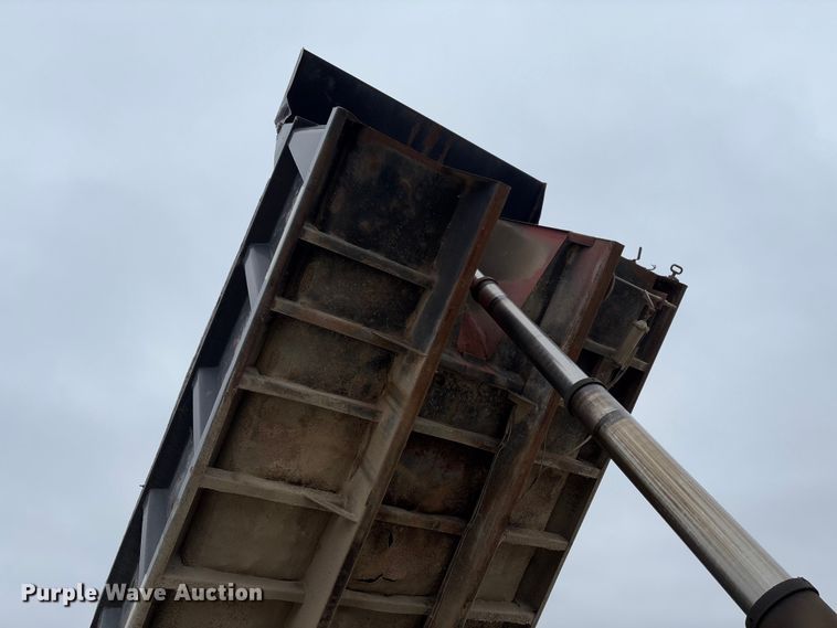 image for item FB3150 1989 Peterbilt 378 dump truck