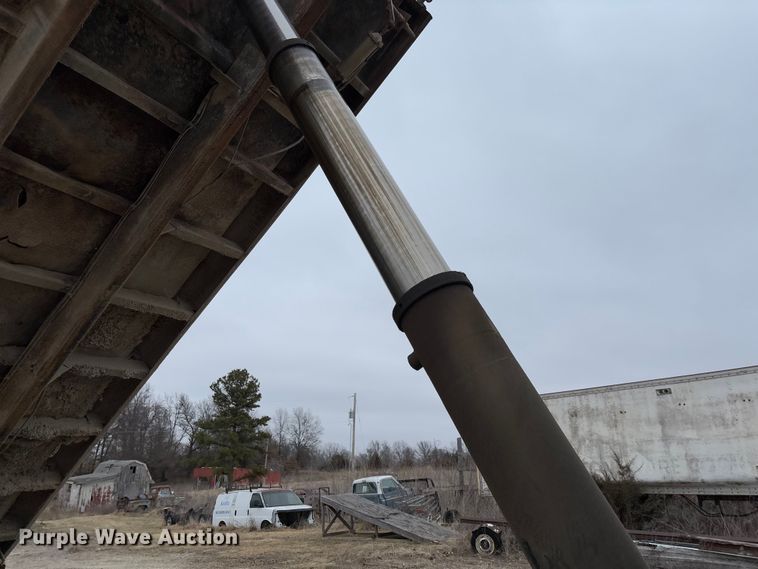 image for item FB3150 1989 Peterbilt 378 dump truck