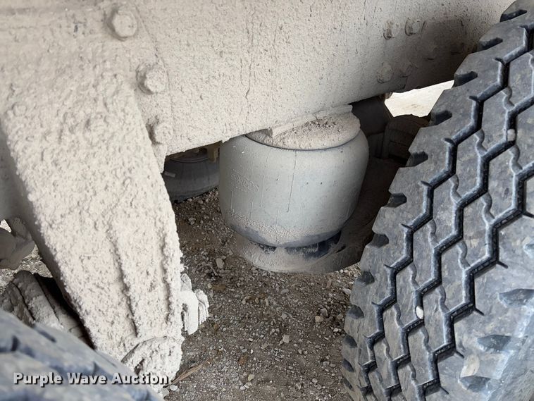 image for item FB3150 1989 Peterbilt 378 dump truck