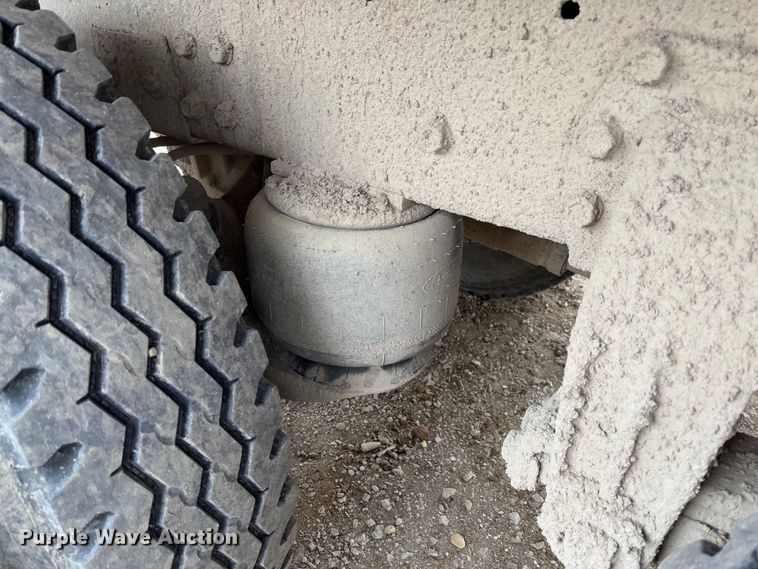 image for item FB3150 1989 Peterbilt 378 dump truck