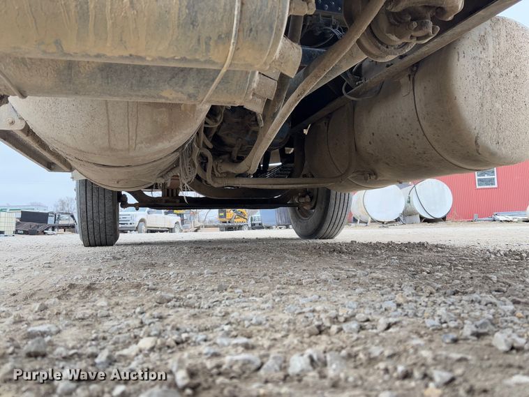 image for item FB3150 1989 Peterbilt 378 dump truck