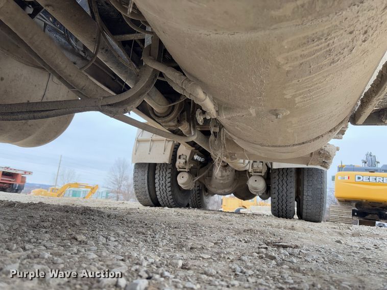 image for item FB3150 1989 Peterbilt 378 dump truck