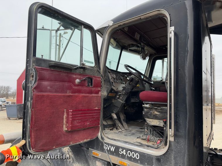 image for item FB3150 1989 Peterbilt 378 dump truck