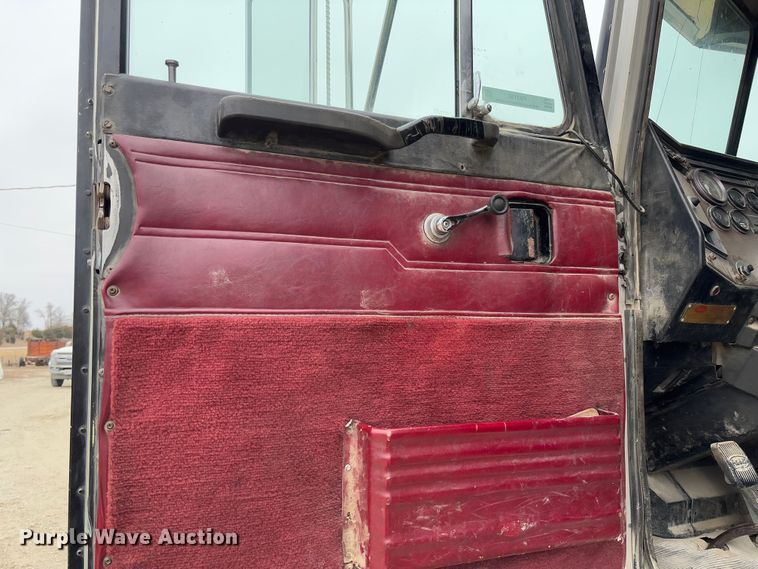 image for item FB3150 1989 Peterbilt 378 dump truck