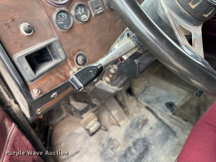 image for item FB3150 1989 Peterbilt 378 dump truck