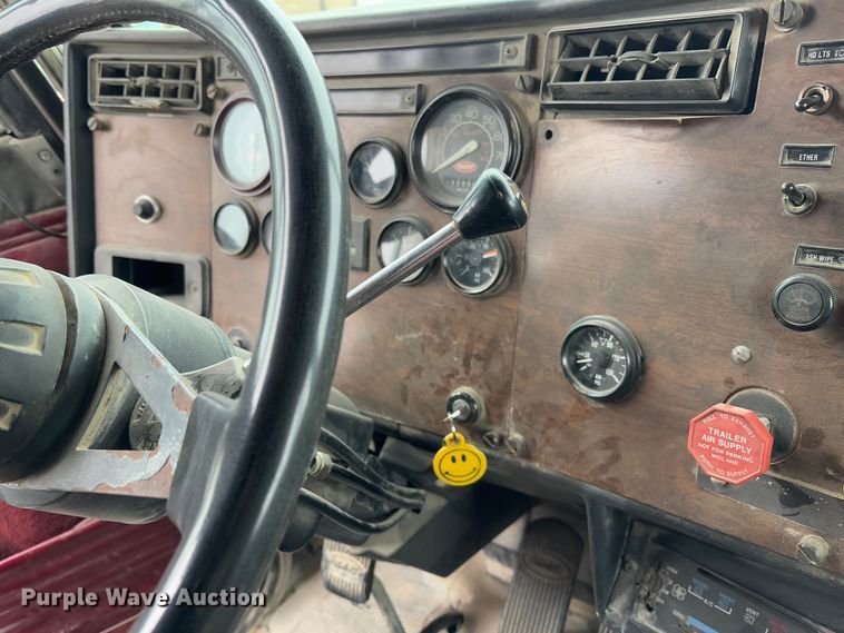 image for item FB3150 1989 Peterbilt 378 dump truck