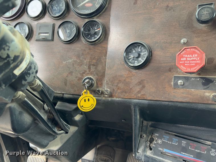 image for item FB3150 1989 Peterbilt 378 dump truck