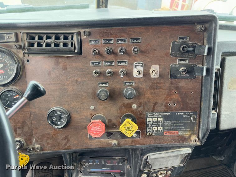 image for item FB3150 1989 Peterbilt 378 dump truck